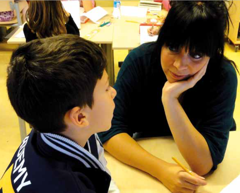 C leerkracht lees met leerling CREDITS Willy van Elsacker