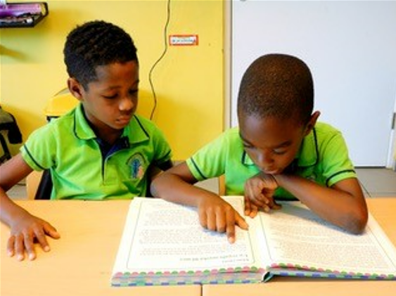 Special Caribisch lezen in twee talen2