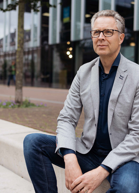 C Kirsten van Santen Arthur Bakker