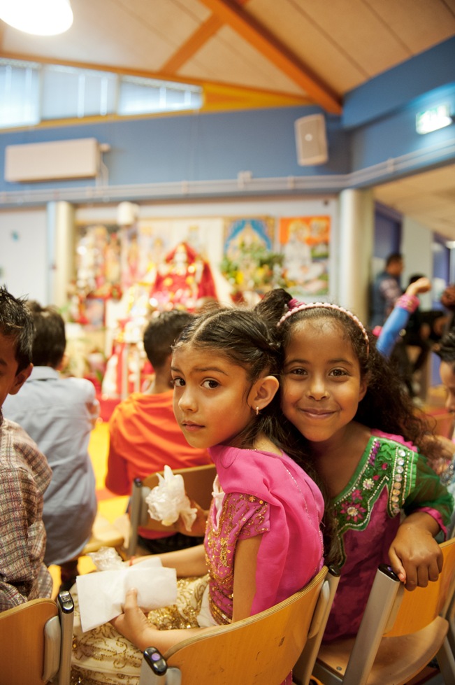 Hindoestaanse meisjes op school