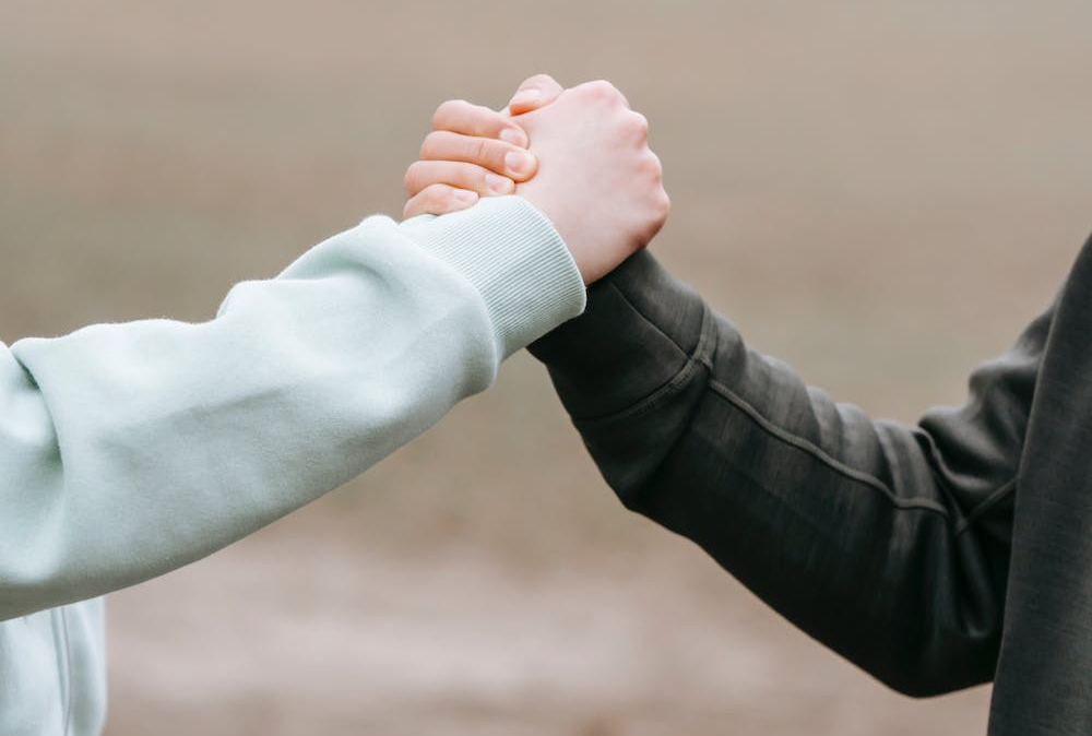 C Pexels handdruk hulp solidariteit