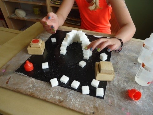 groep bouwt aan iglo