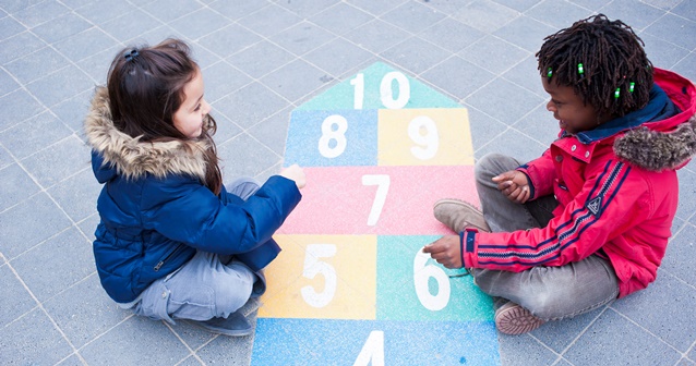 HTP meisjes schoolplein
