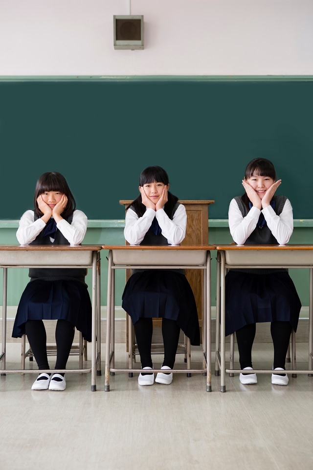 Shutterstock 1153265503 meiden schoolbord