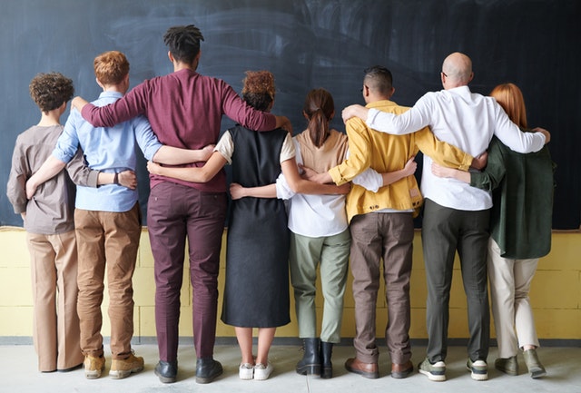 Pexels together leraren voor schoolbord