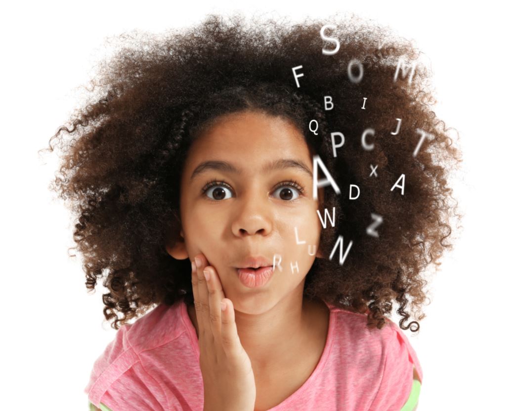 Shutter 541579420 meisje meertalig letters