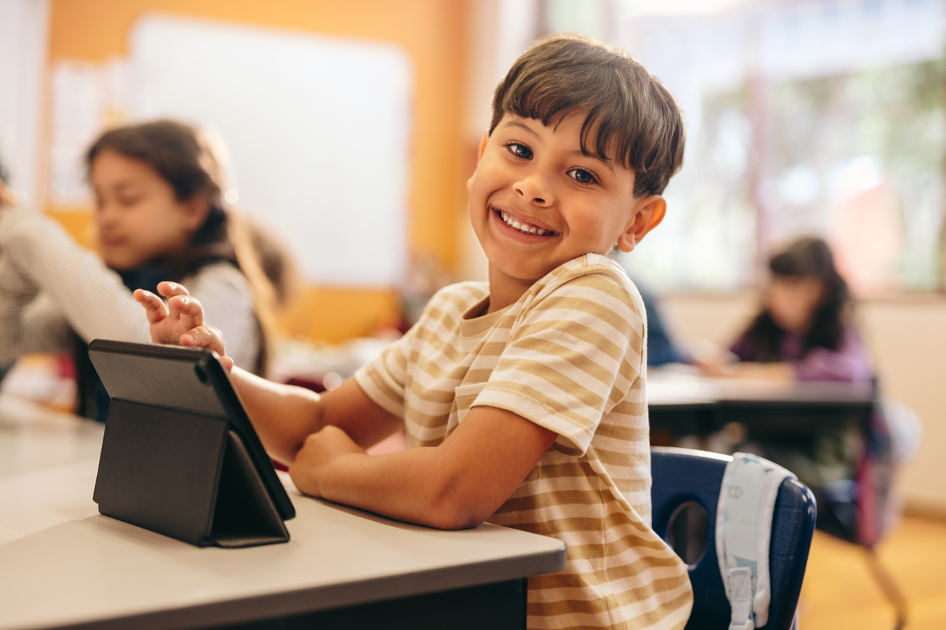 C shutterstock 2302040415 tablet ict ai digitaal leerling