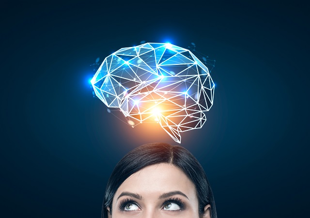 Shutter 653695882 denkende vrouw